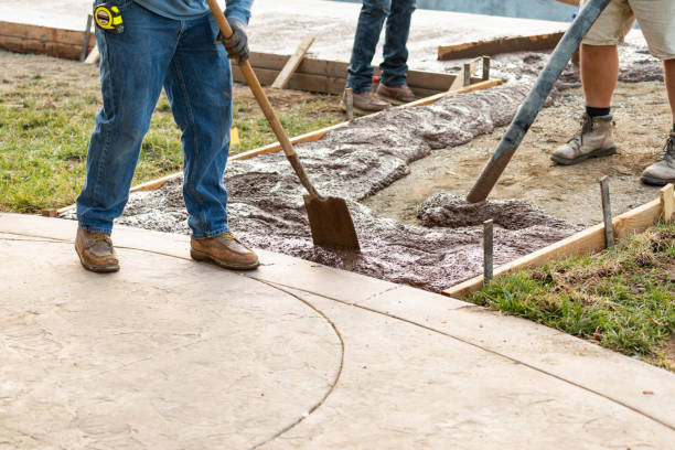 Best Custom Concrete Contractor  in Eastmont, WA