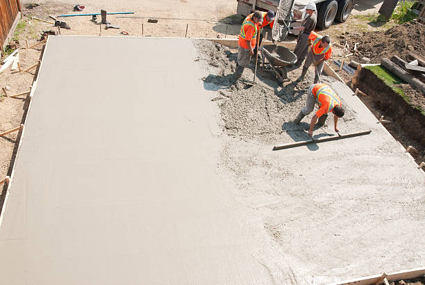Best Concrete Driveway Installation  in Eastmont, WA